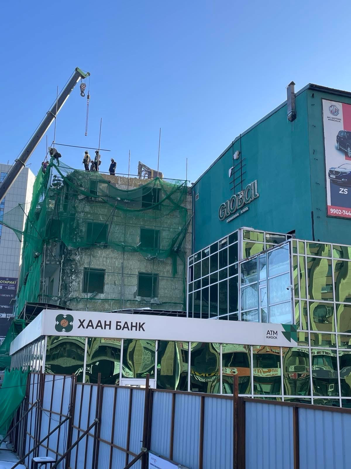 Газын дэлбэрэлтэд өртсөн 13 давхар орон сууцны долоон давхрыг нураажээ